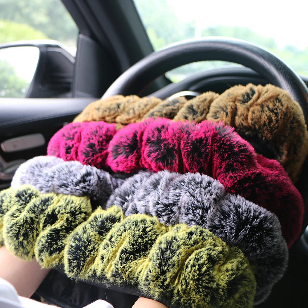Knusse pluche winterse stuurhoes voor een warme, comfortabele rit