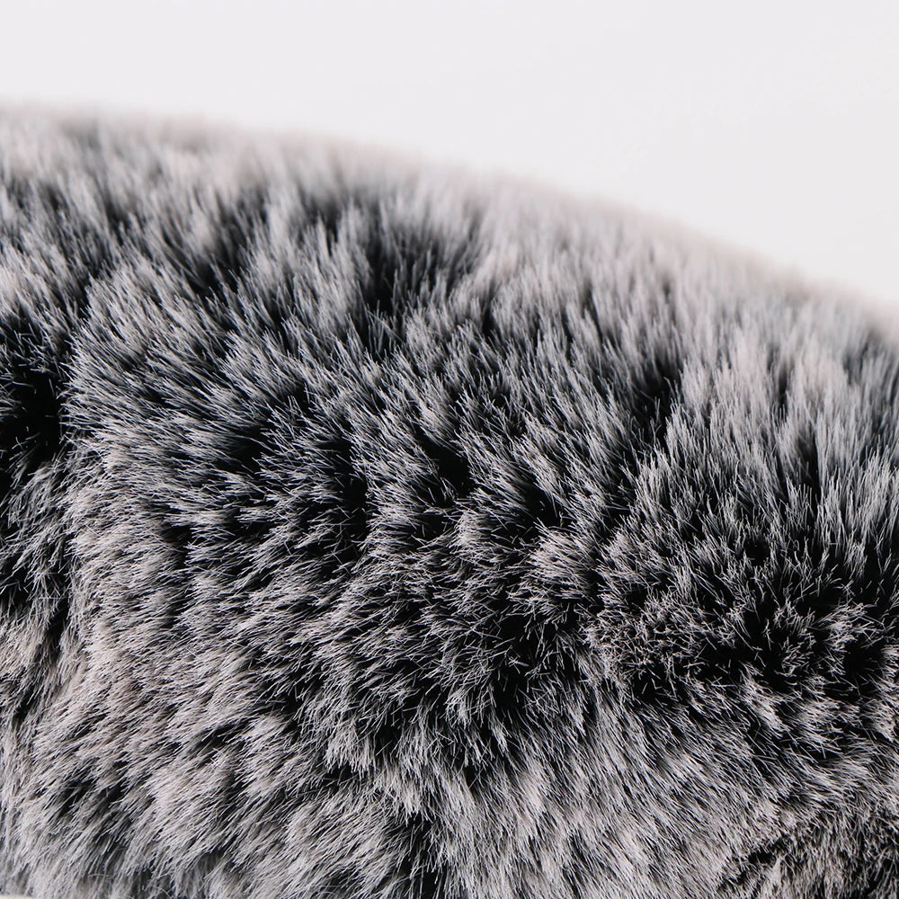Knusse pluche winterse stuurhoes voor een warme, comfortabele rit