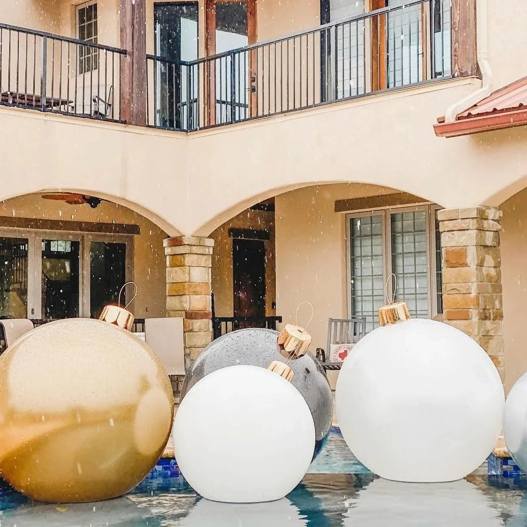 Festive Inflatable Christmas Ball Decoration – Bright and Eye-Catching Garden Decoration